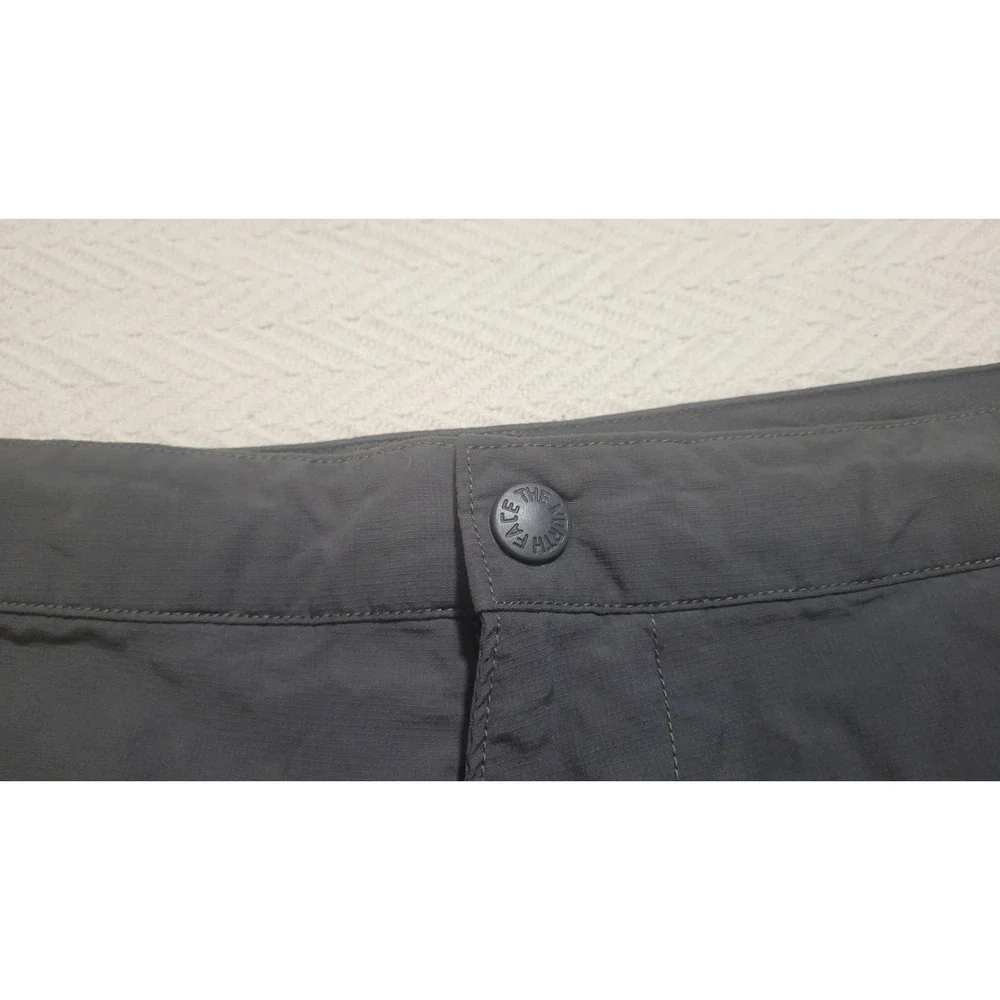 The North Face Shorts Men's 40 Black Nylon Ripstop Cargo Hiking Outdoor Regular